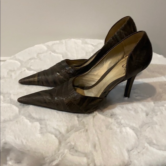 SHOES - Picture 2 of 4